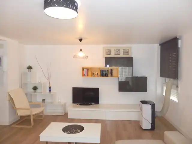 Wohnzimmer von Wohnung zur Miete in Moncada mit Parkett, Möbliert und Ofen