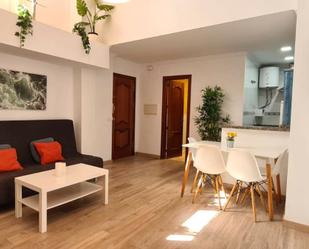 Sala d'estar de Apartament de lloguer en Benalmádena amb Aire condicionat, Terrassa i Piscina