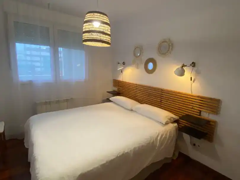 Schlafzimmer von Wohnung zur Miete in Suances mit Parkett, Schwimmbad und Möbliert