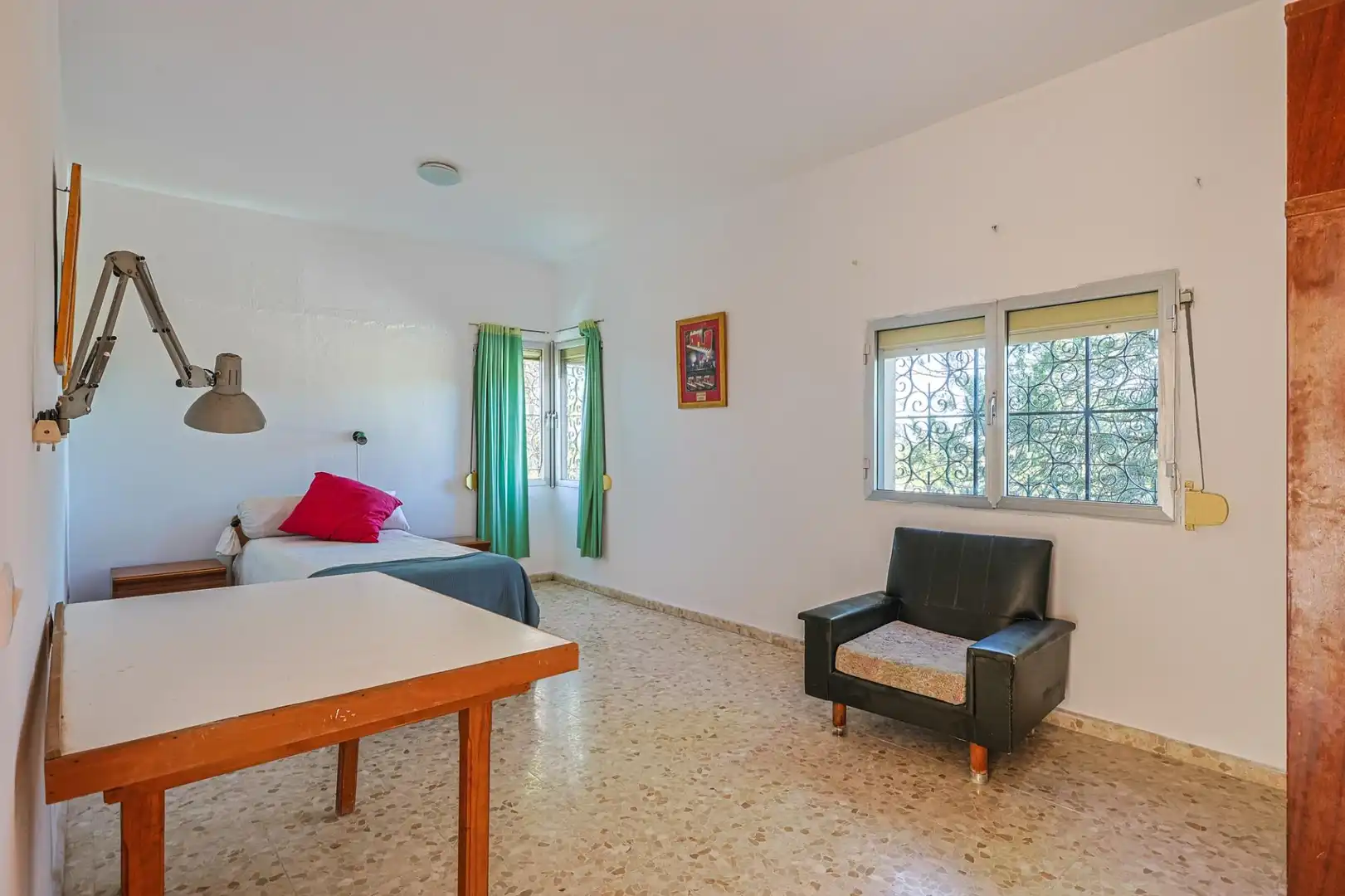 Dormitori de Casa o xalet en venda en Sanlúcar la Mayor amb Aire condicionat i Piscina