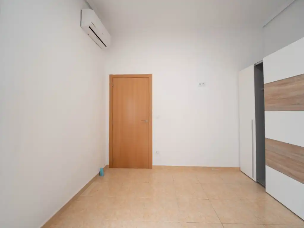 Planta baja en venta en La Pobla de Vallbona con Aire acondicionado, Calefacción y Terraza