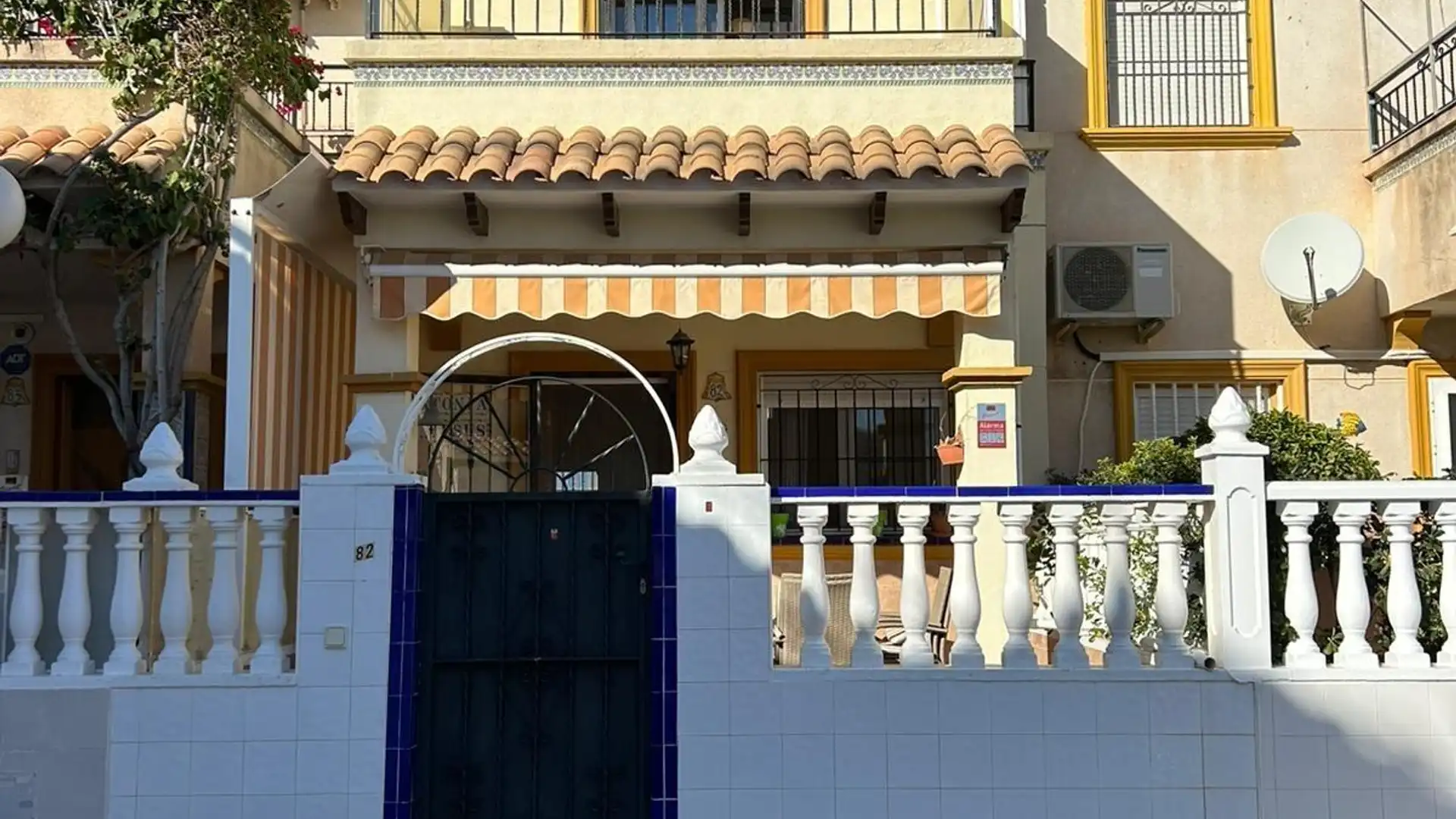 Vista exterior de Dúplex en venta en Orihuela