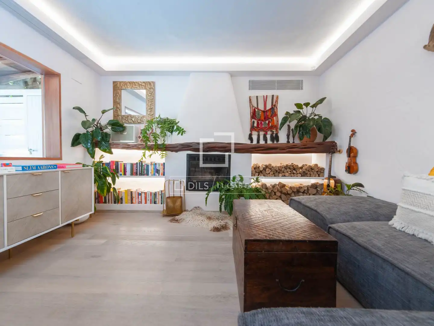Sala d'estar de Casa o xalet en venda en Santa Eulària des Riu amb Aire condicionat, Calefacció i Jardí privat
