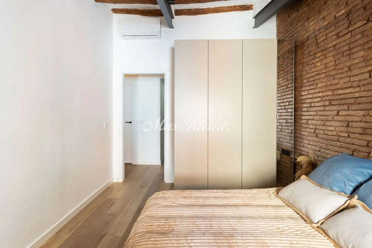 Dormitori de Casa o xalet en venda en Barcelona amb Aire condicionat, Calefacció i Terrassa