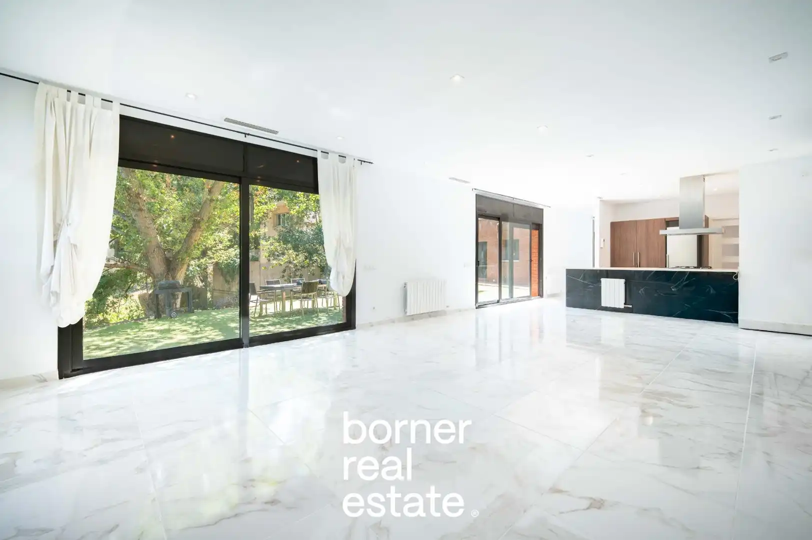 Vista exterior de Casa o chalet en venta en Sant Cugat del Vallès con Aire acondicionado, Calefacción y Jardín privado