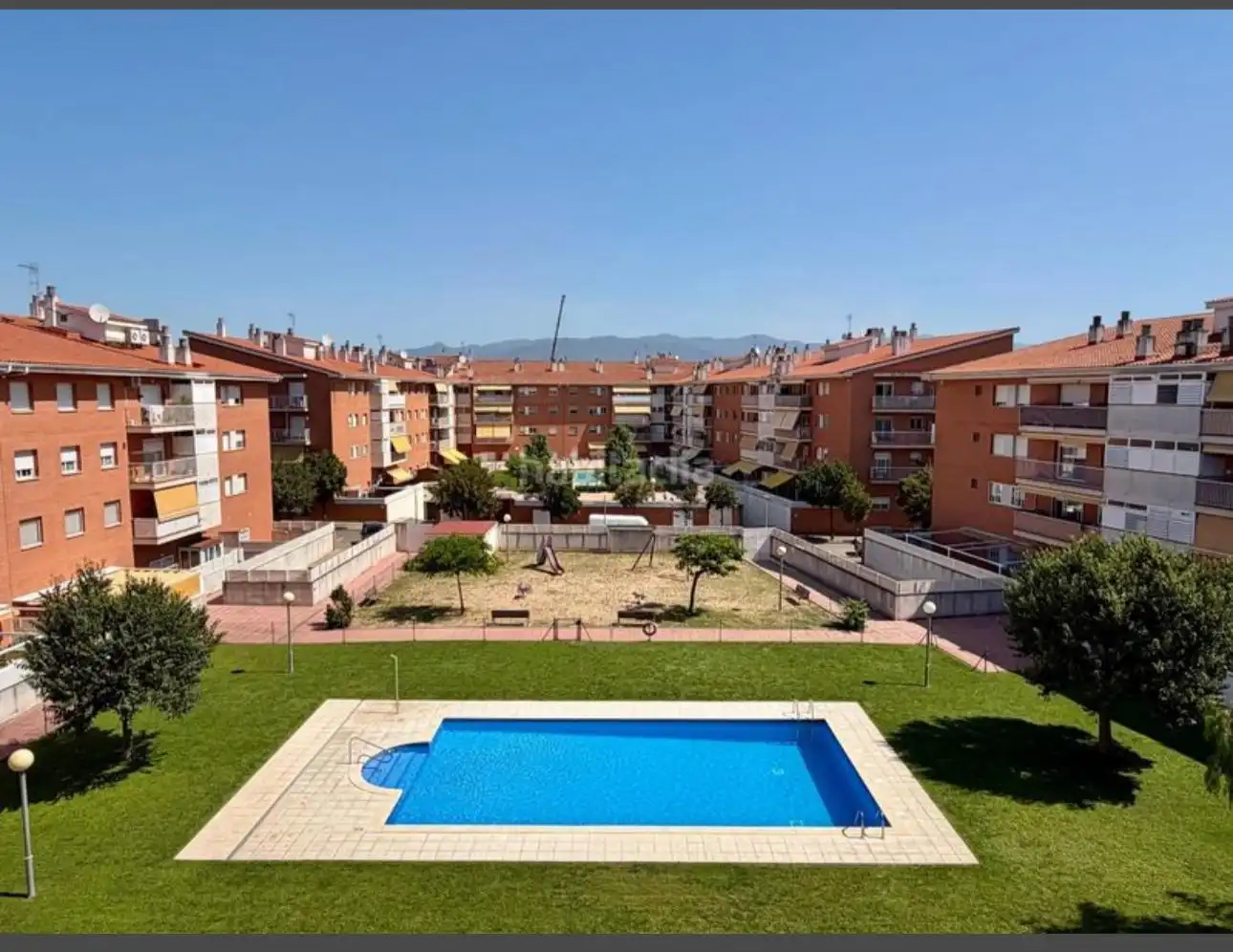 Vista exterior de Piso en venta en Canovelles con Aire acondicionado, Calefacción y Horno