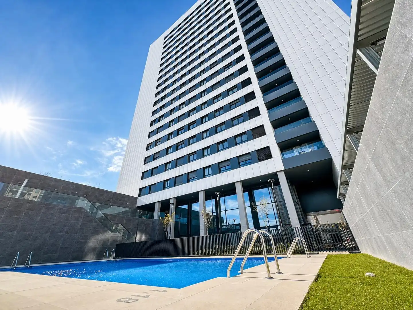 Exterior view of Flat for sale in  Valencia Capital  with Air Conditioner, Terrace and Storage room
