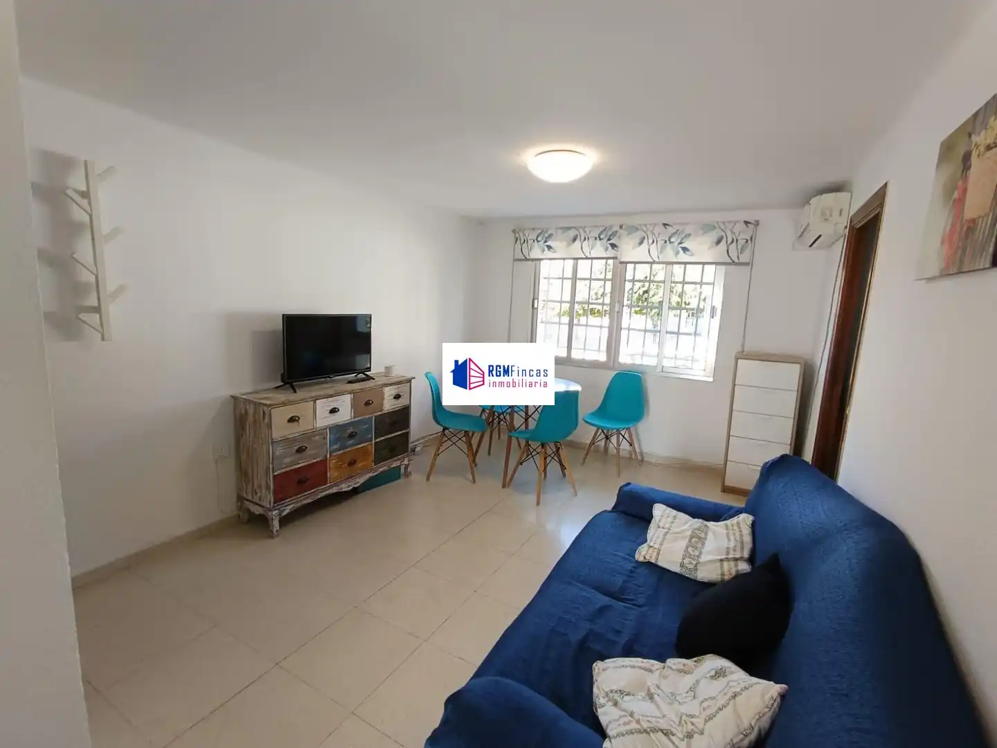 Living room of Flat for rent in Sevilla  with Air Conditioner and Furnished