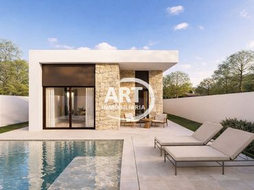 House with pool for sale in La Conarda