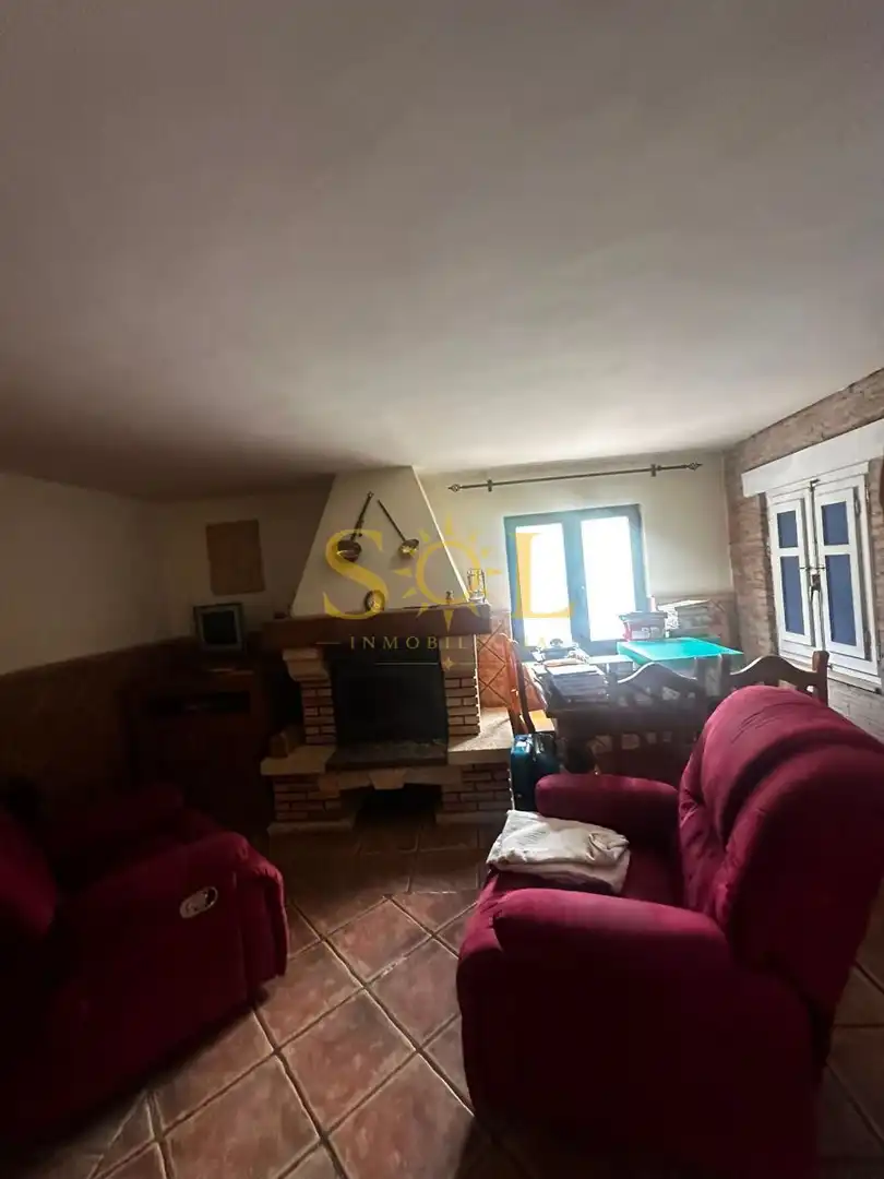 Sala d'estar de Casa o xalet en venda en León Capital  amb Calefacció, Jardí privat i Terrassa