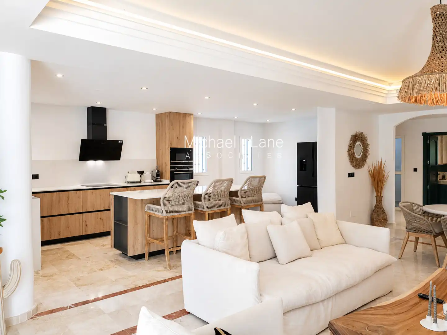Sala d'estar de Pis en venda en Sotogrande amb Aire condicionat, Jardí privat i Terrassa
