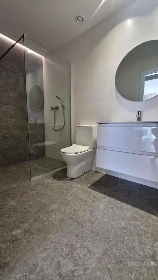 Badezimmer von Erdgeschoss zur Miete in Vinalesa mit Klimaanlage, Möbliert und Internet