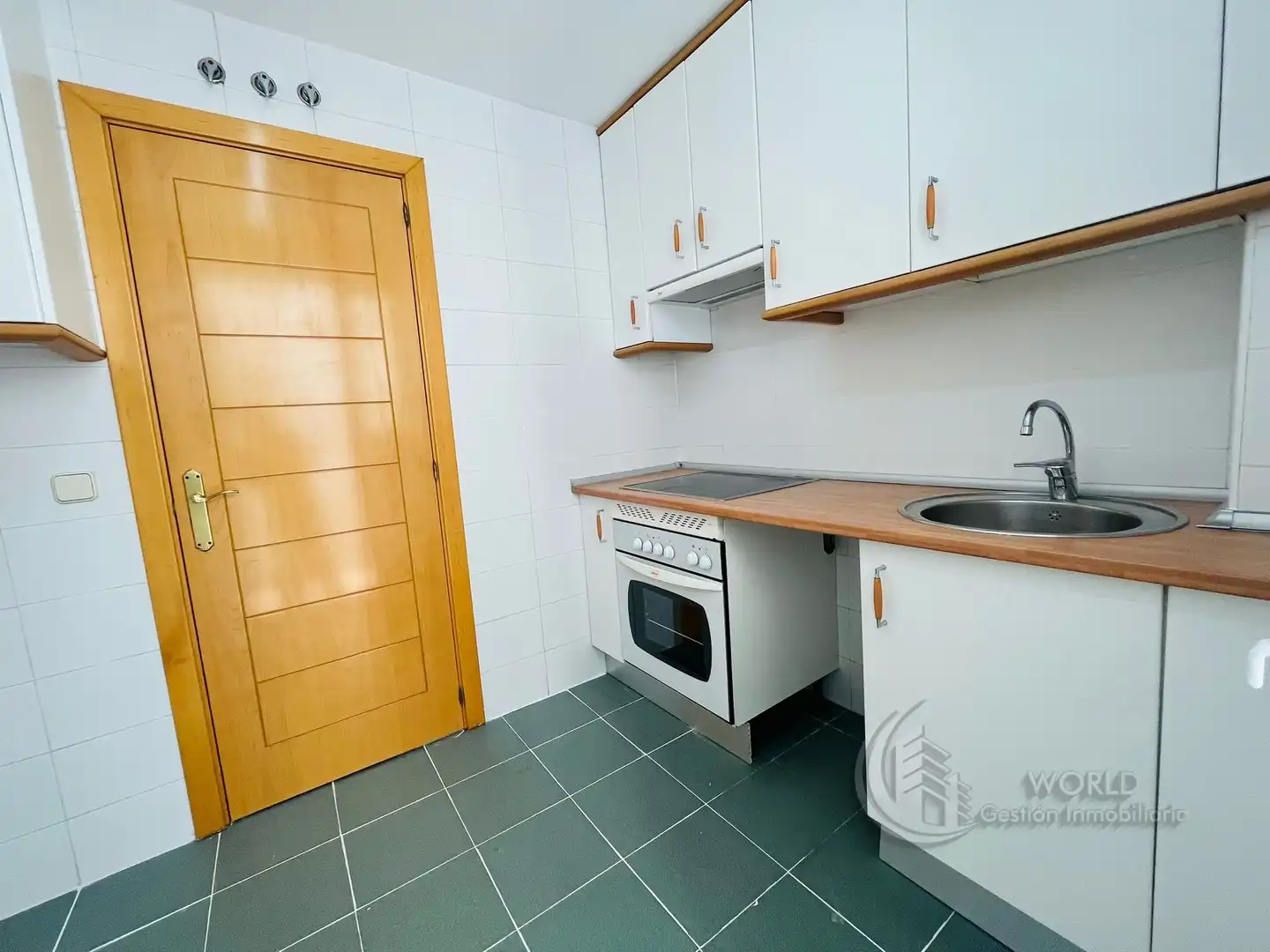 Cocina de Piso de alquiler en Madrid con Aire acondicionado, Calefacción y Horno