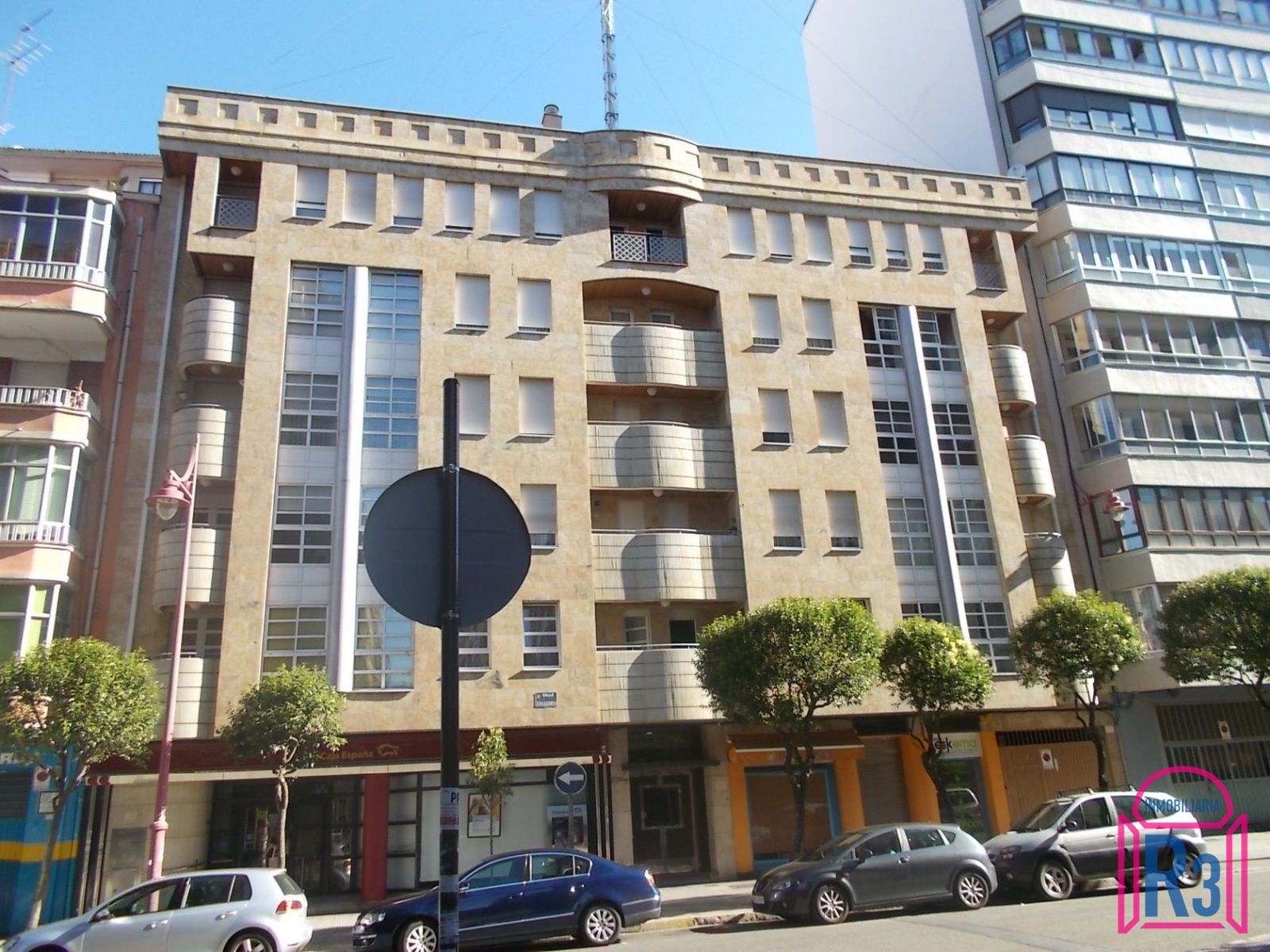 Vista exterior de Pis de lloguer en León Capital  amb Calefacció, Terrassa i Moblat