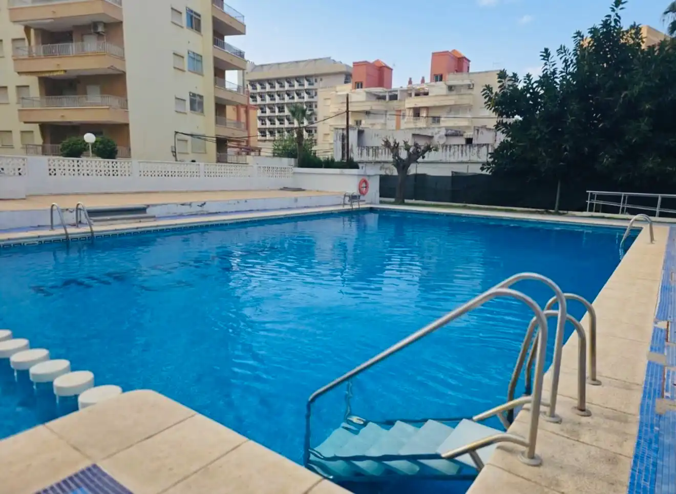 Appartement compact avec piscine à vendre à Miramar