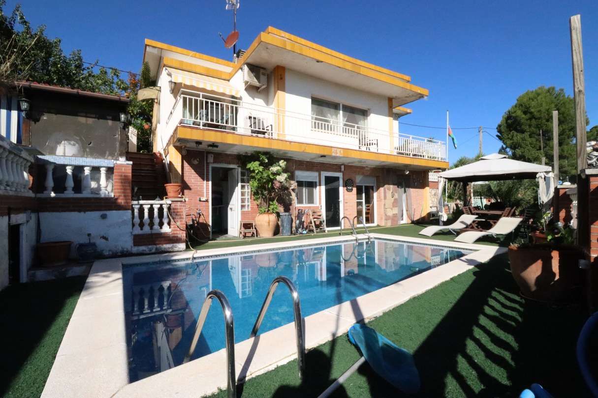 Piscina de Casa o chalet en venta en Abrera con Aire acondicionado, Calefacción y Trastero