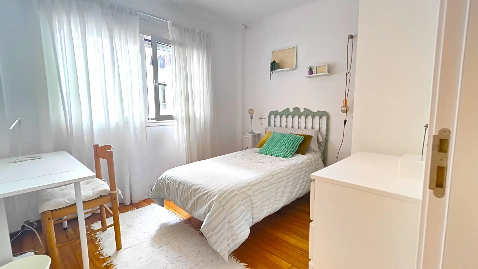 Habitación de Piso en venta en Santiago de Compostela  con Trastero y Amueblado