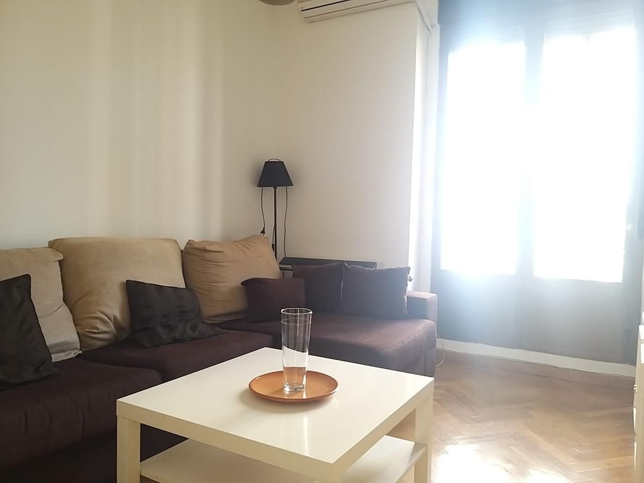 Living room of Flat to rent in  Madrid Capital  with Air Conditioner, Heating and Furnished