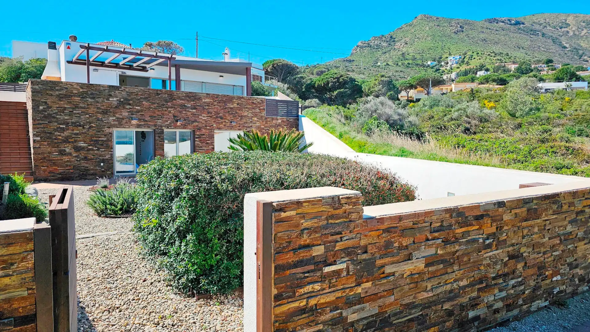 Vista exterior de Casa o chalet en venta en El Port de la Selva con Aire acondicionado, Calefacción y Jardín privado