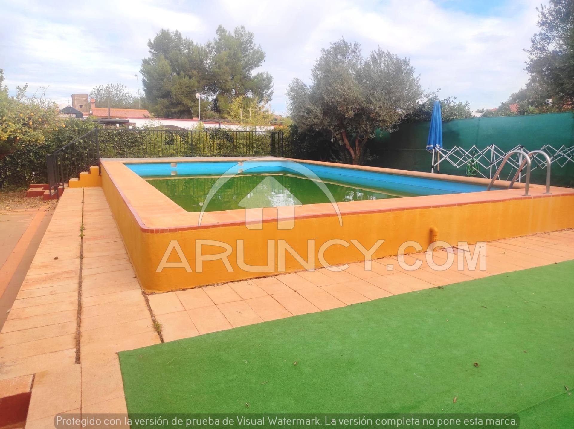 Piscina de Casa o xalet en venda en Mairena del Alcor amb Jardí privat, Terrassa i Piscina