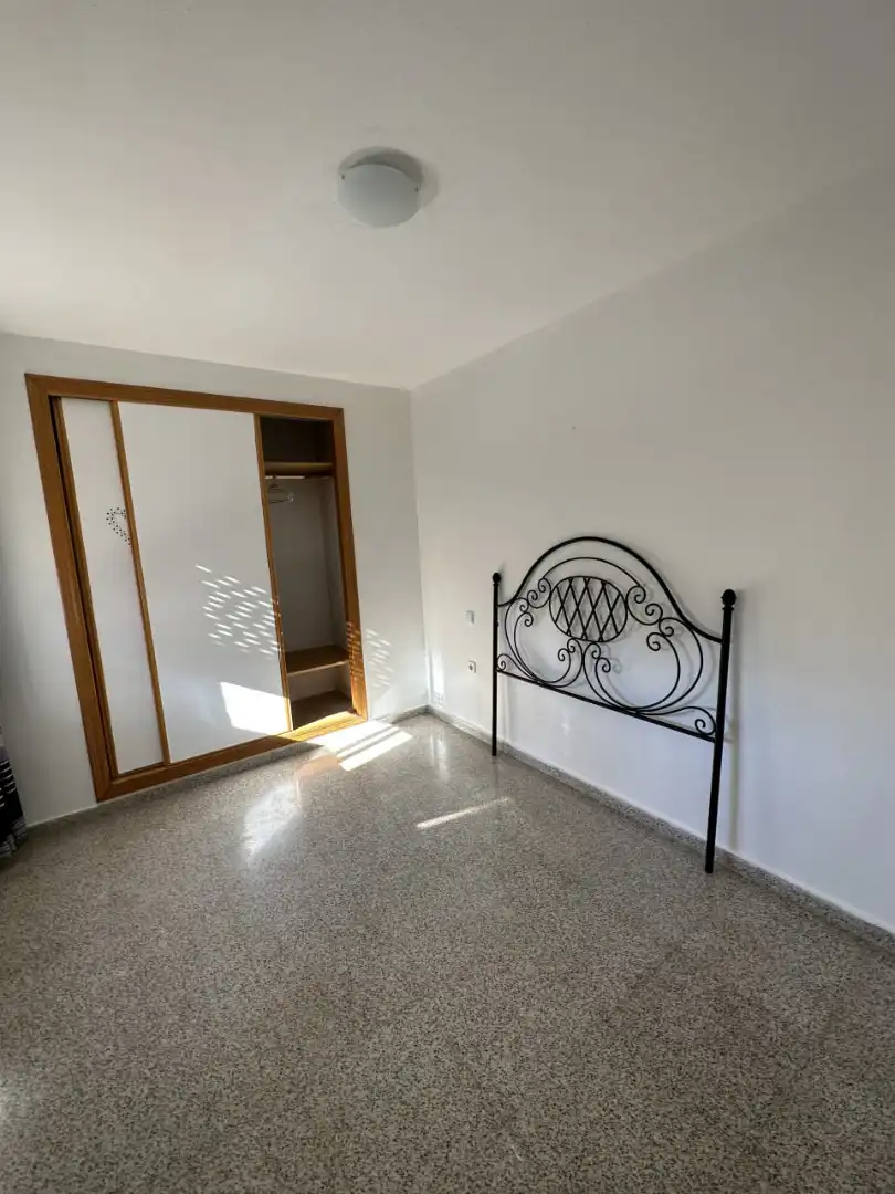 Schlafzimmer von Wohnung zur Miete in Benidorm mit Klimaanlage, Möbliert und Ofen