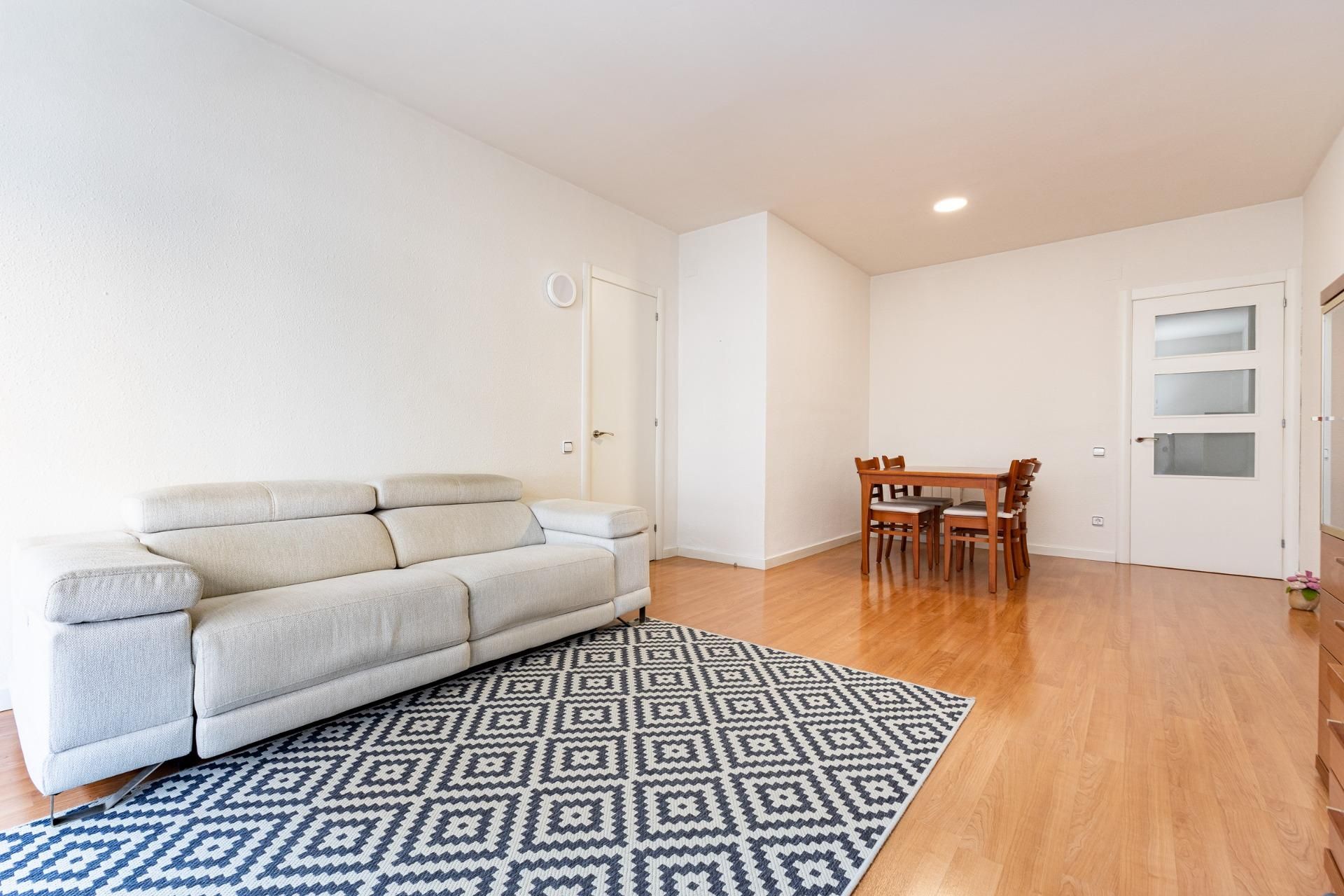 Living room of Flat for sale in  Barcelona Capital  with Air Conditioner, Heating and Parquet flooring