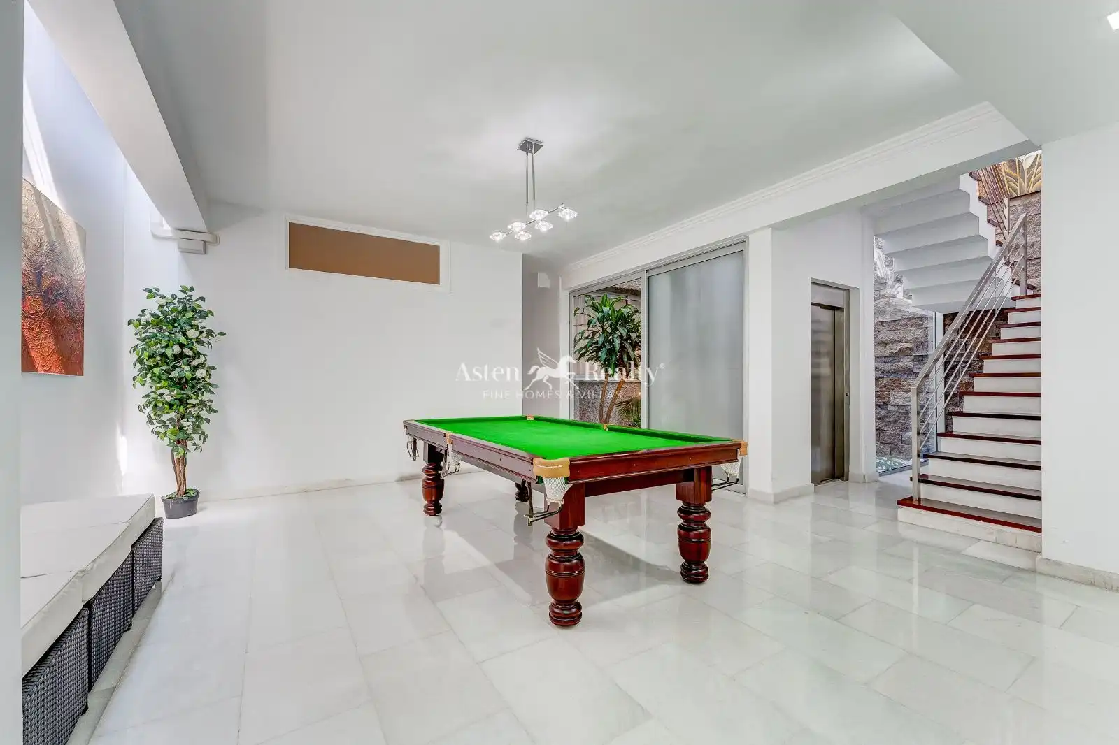 House with pool for sale in Londres, imagen 48