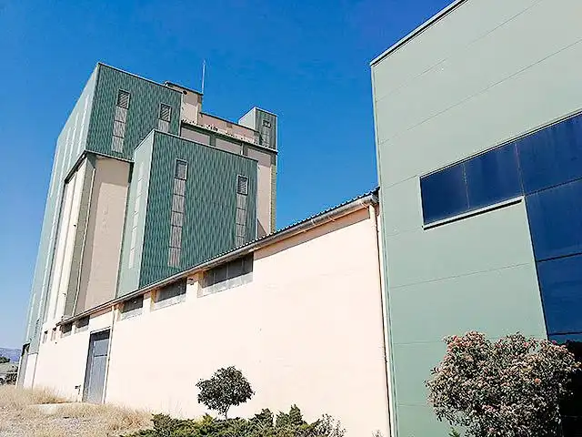 Vista exterior de Nave industrial en venta en Ulldecona