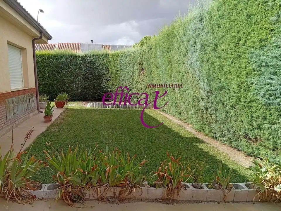 Jardí de Casa o xalet en venda en Novés amb Aire condicionat i Calefacció
