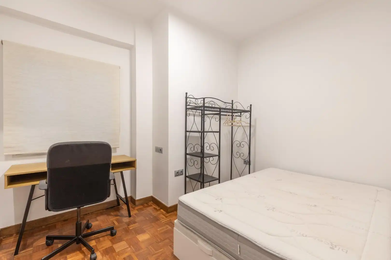 Schlafzimmer von Wohnung zum Verkauf in Granada mit Parkett