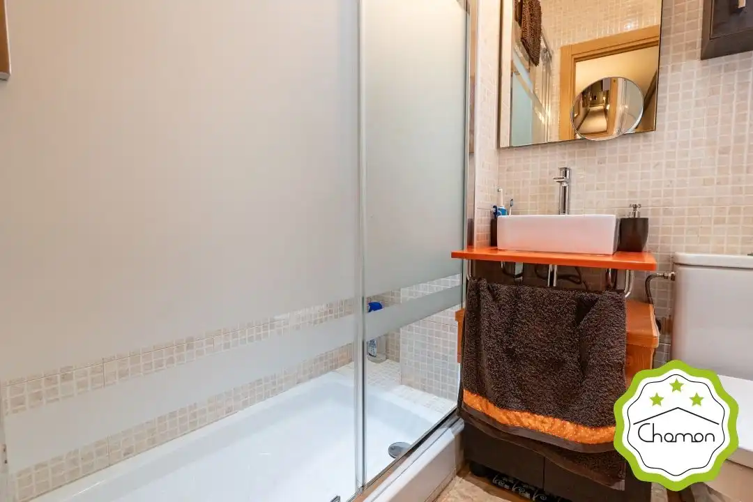 Bathroom of Flat for sale in Barakaldo   with Heating