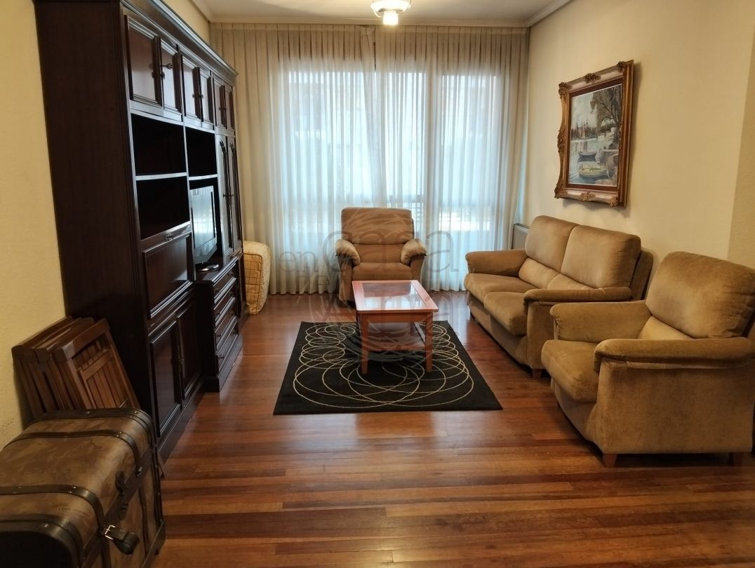 Sala d'estar de Pis en venda en Bilbao  amb Calefacció i Balcó