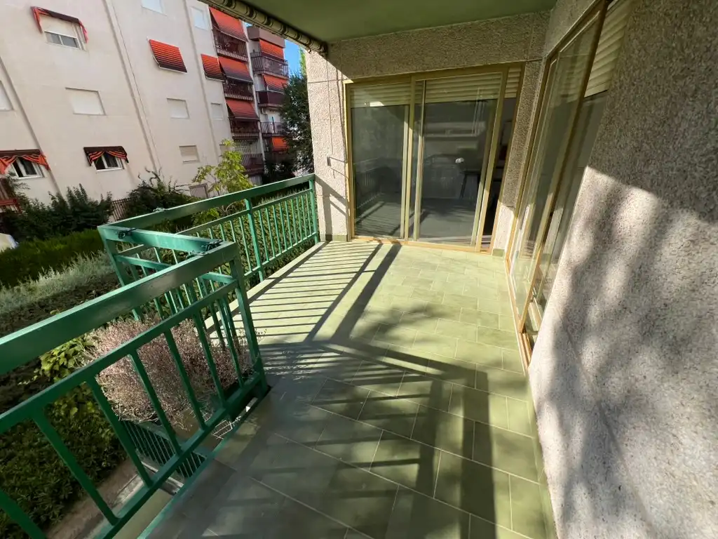 Terrassa de Pis en venda en Jaén amb Calefacció, Balcó i Piscina comunitària