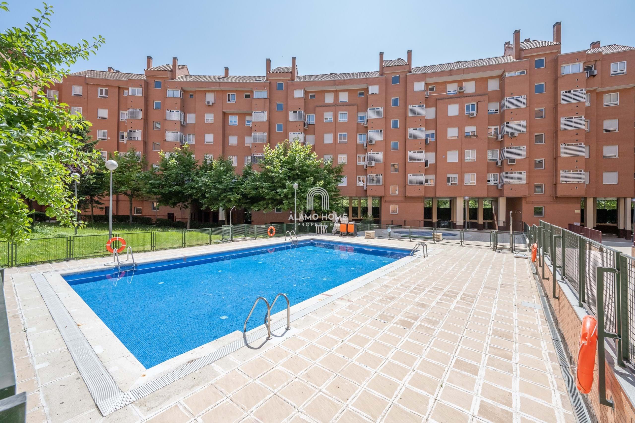 Vista exterior de Pis en venda en  Madrid Capital amb Aire condicionat, Calefacció i Piscina