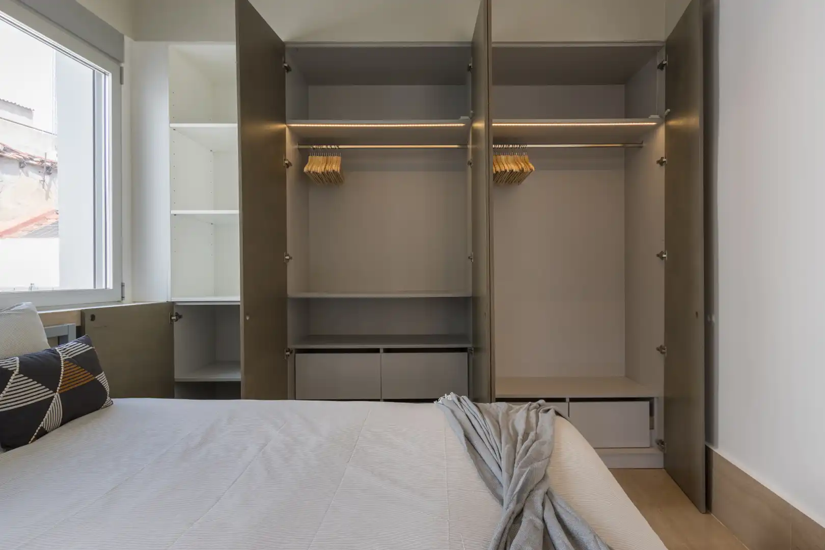 Dormitori de Àtic de lloguer en Madrid amb Aire condicionat, Calefacció i Terrassa