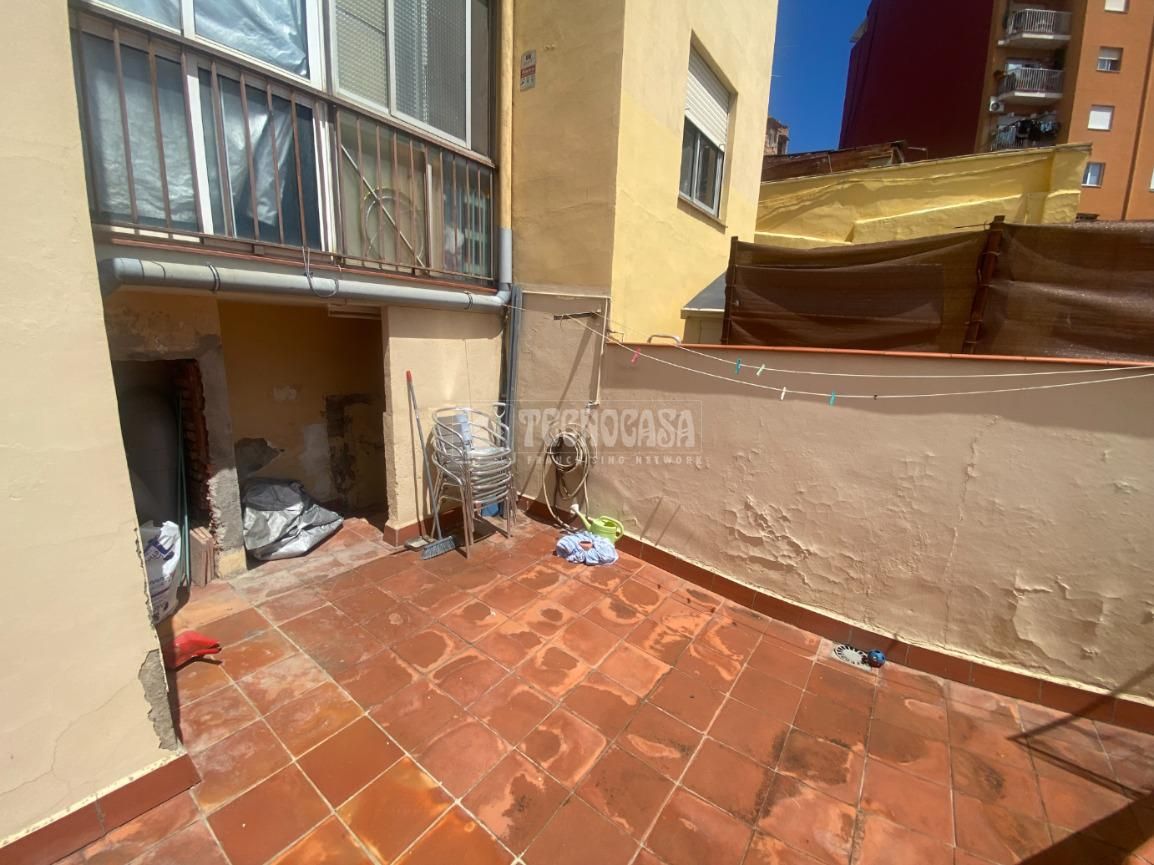 Exterior view of Flat for sale in  Barcelona Capital  with Air Conditioner