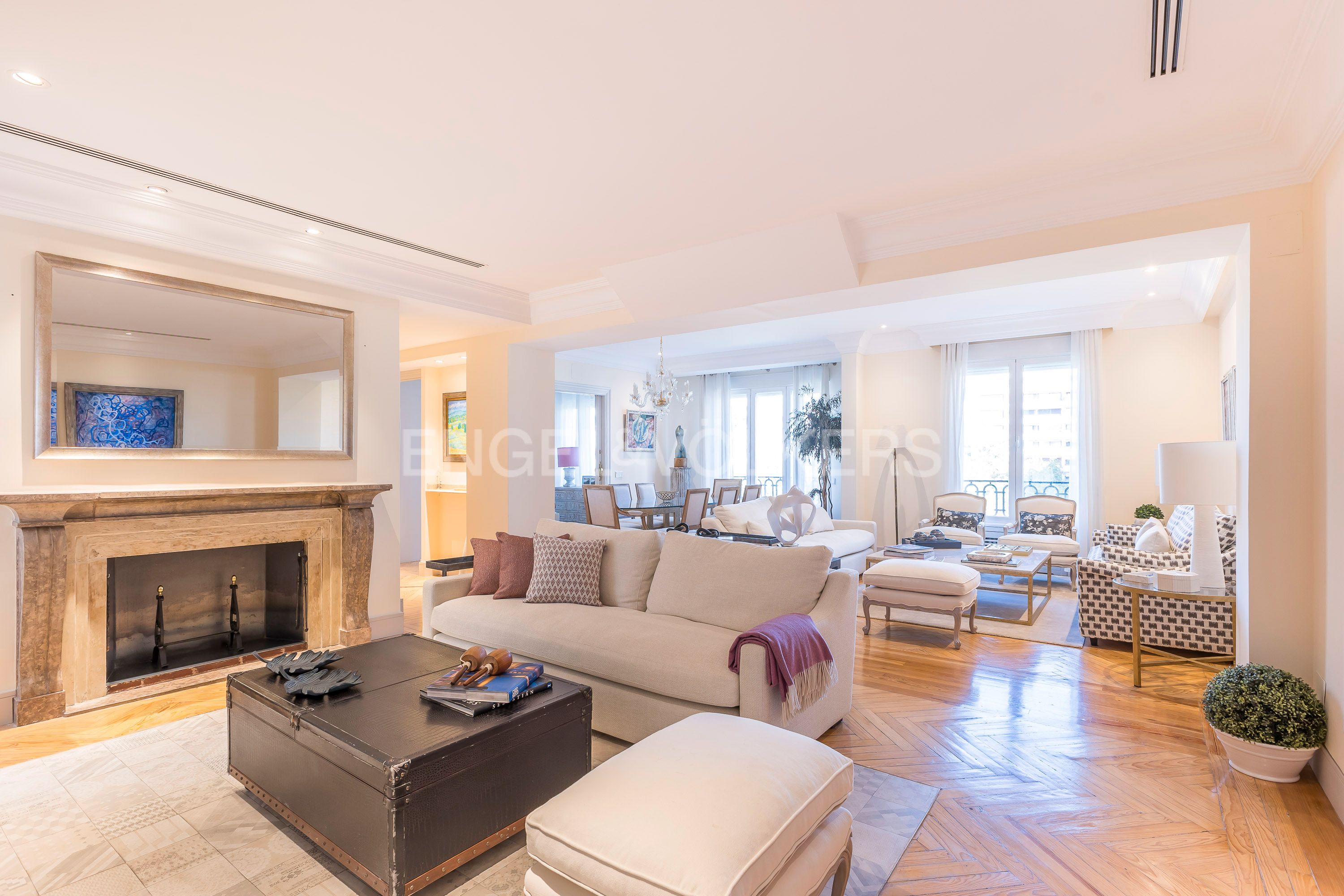 Sala d'estar de Apartament de lloguer en  Madrid Capital amb Aire condicionat, Calefacció i Parquet