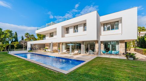 Villa contemporánea con vistas al mar en venta en Santa Ponsa, suroeste de Mallorca