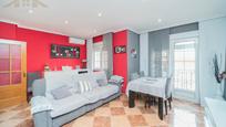 Sala d'estar de Casa adosada en venda en Valmojado amb Aire condicionat i Balcó