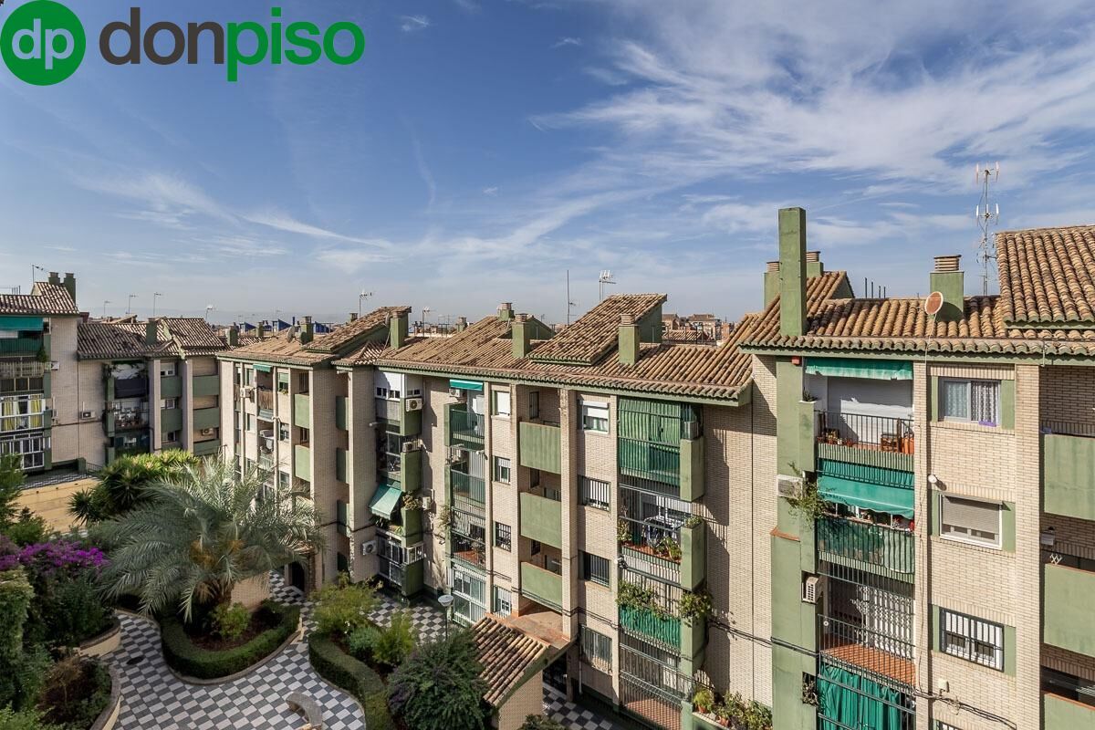 Exterior view of Flat for sale in  Granada Capital  with Air Conditioner, Heating and Terrace