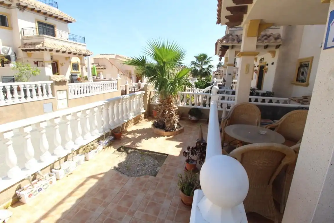 Terrassa de Casa adosada en venda en Orihuela amb Jardí privat, Terrassa i Moblat