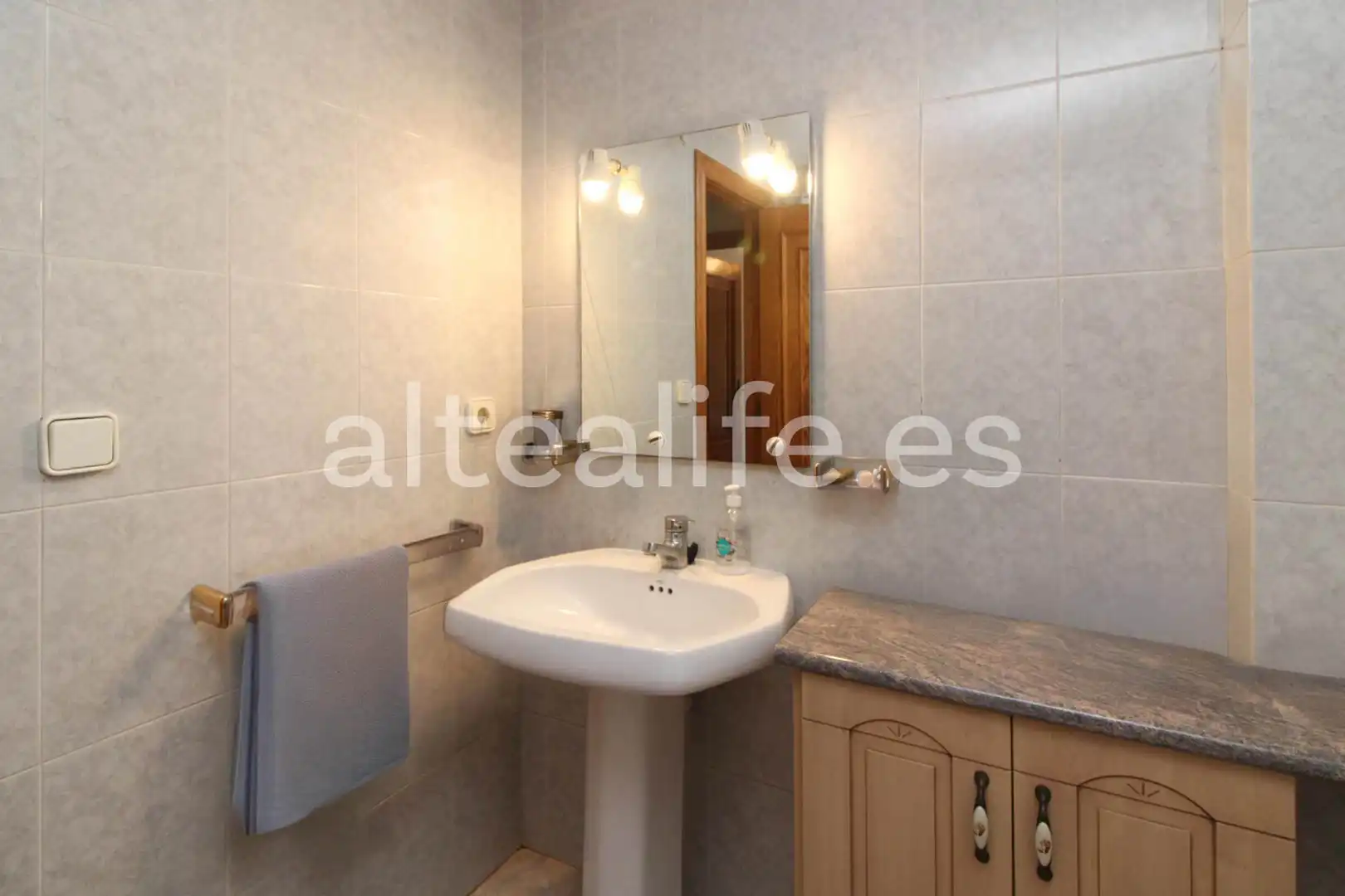 Badezimmer von Wohnungen zum Verkauf in Altea mit Klimaanlage und Balkon