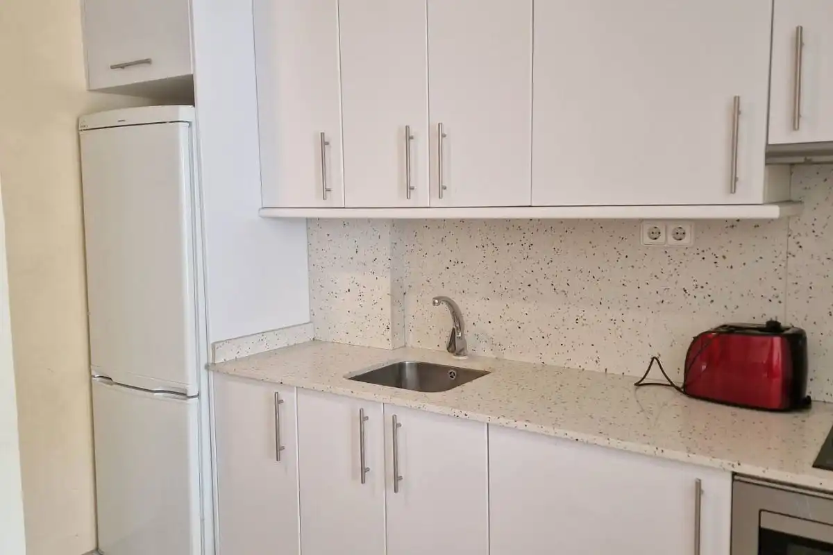 Cocina de Apartamento de alquiler en Girona con Aire acondicionado, Calefacción y Terraza