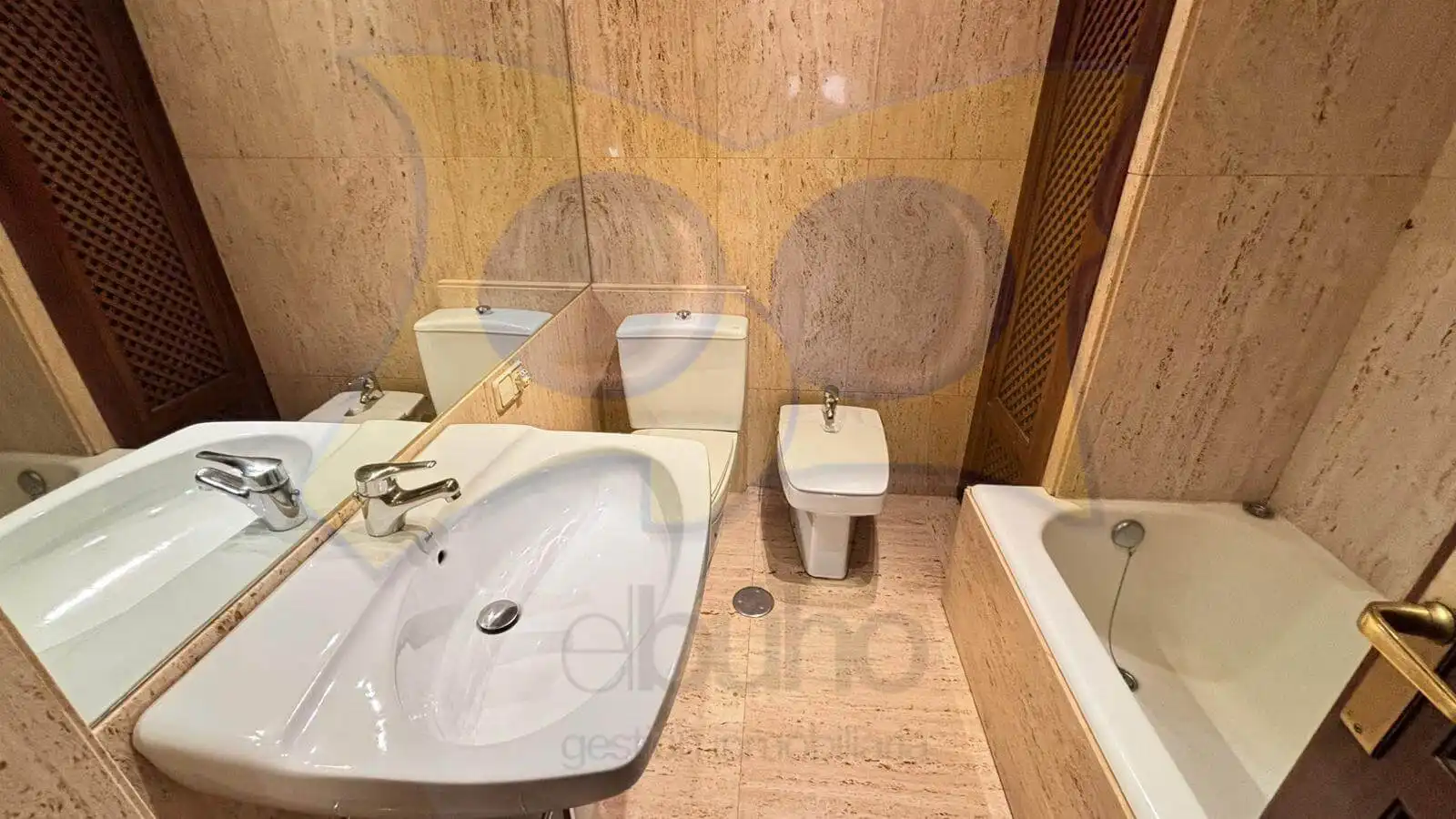 Baño de Piso de alquiler en Salamanca con Calefacción, Parquet y Terraza