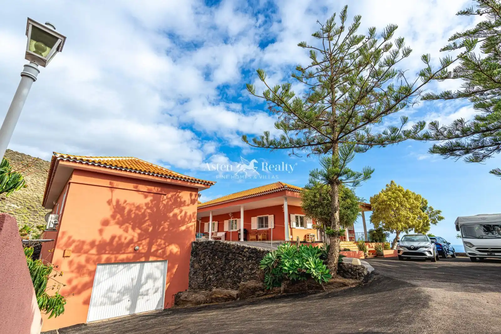 Vista exterior de Casa o chalet en venta en Santiago del Teide con Aire acondicionado, Calefacción y Piscina
