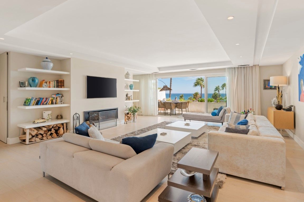 Sala d'estar de Àtic en venda en Marbella amb Calefacció, Jardí privat i Terrassa