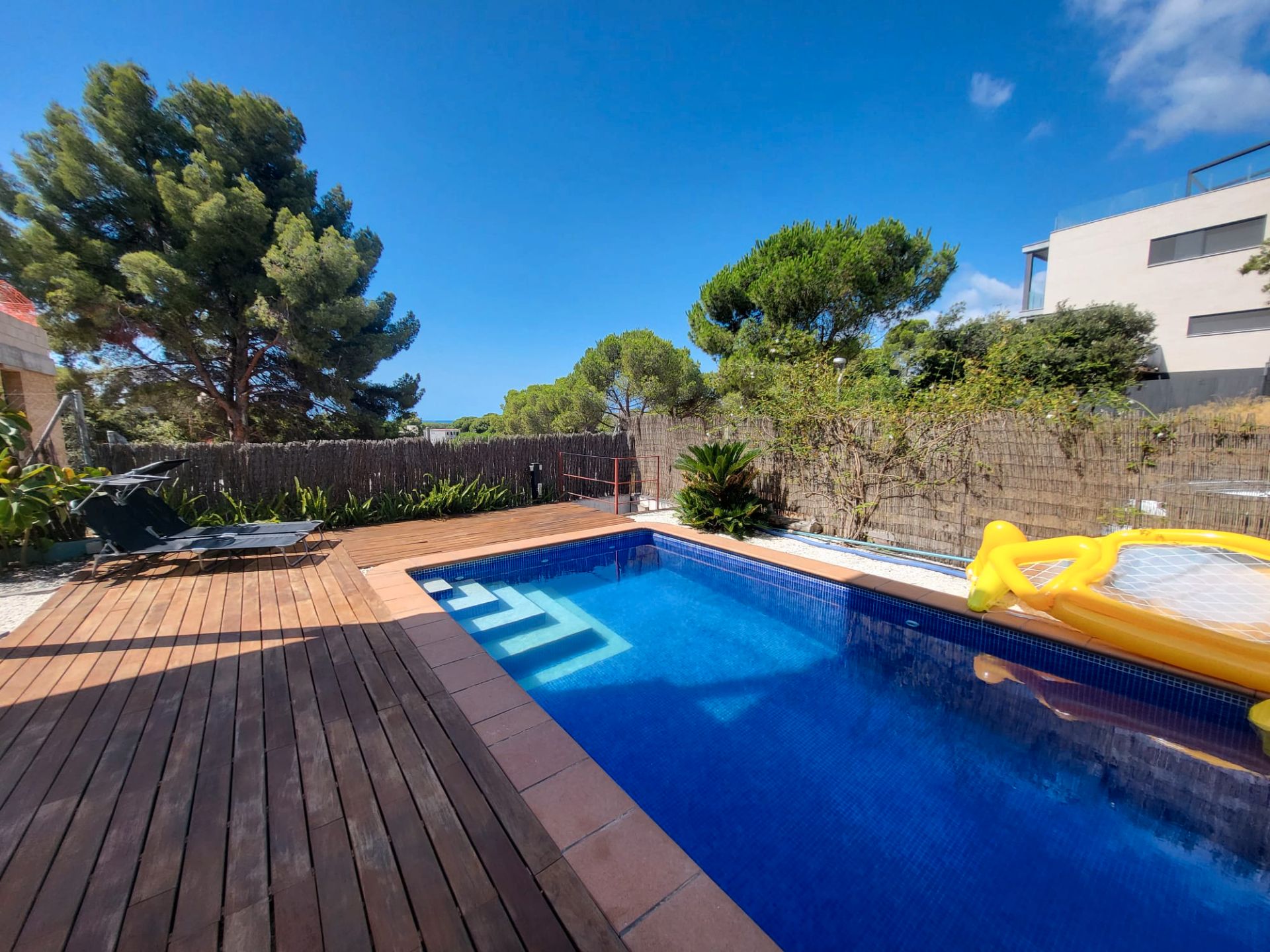 Piscina de Casa o xalet en venda en Sant Pol de Mar amb Aire condicionat, Calefacció i Jardí privat