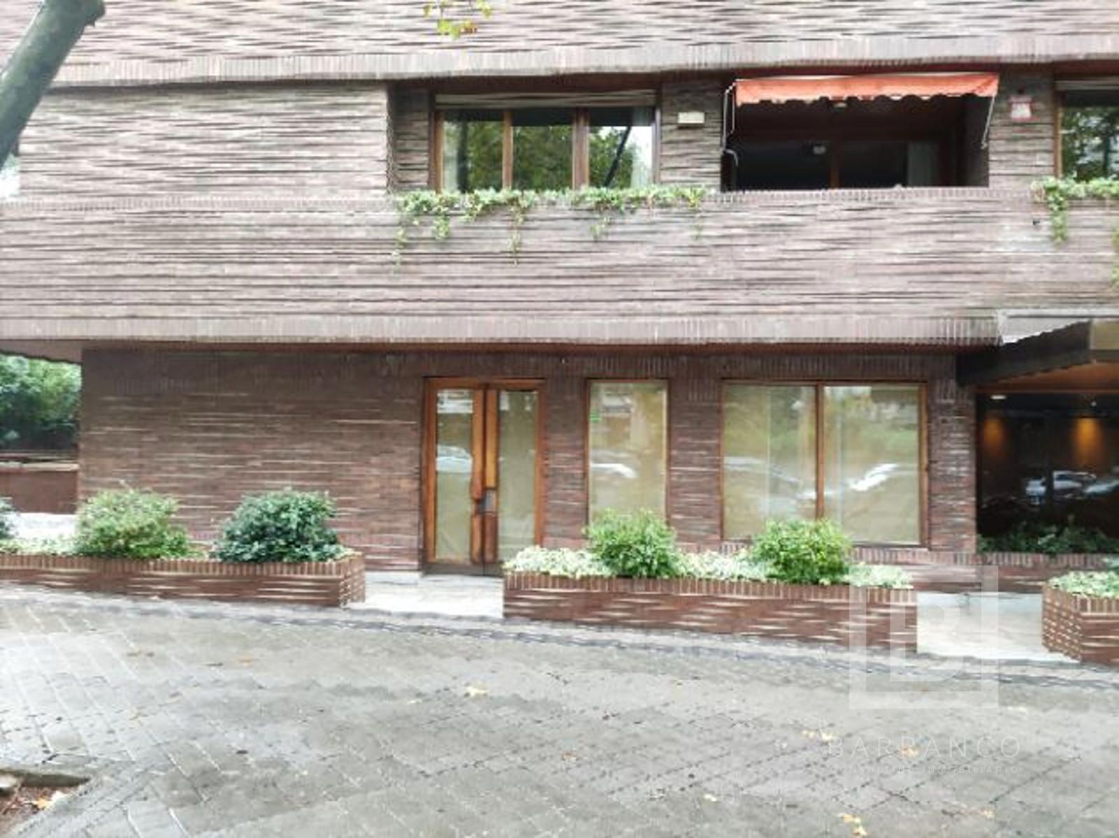 Exterior view of Premises for sale in  Madrid Capital