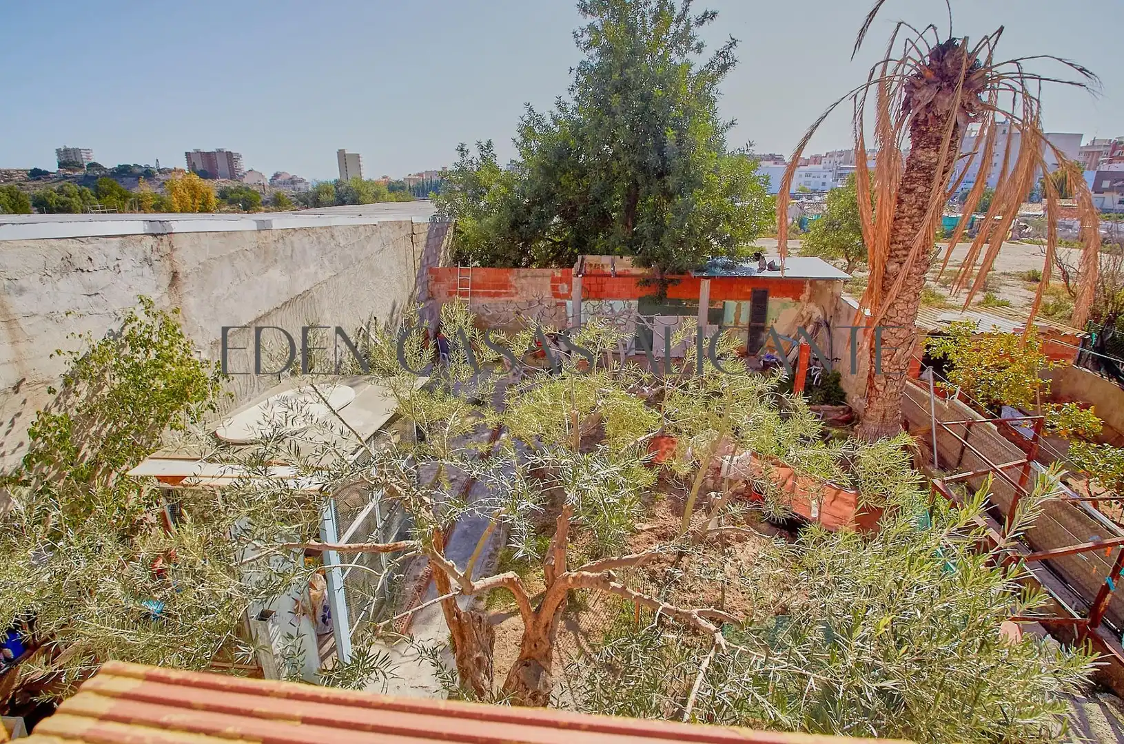 Casa adosada en venda en El Campello amb Jardí privat, Terrassa i Traster