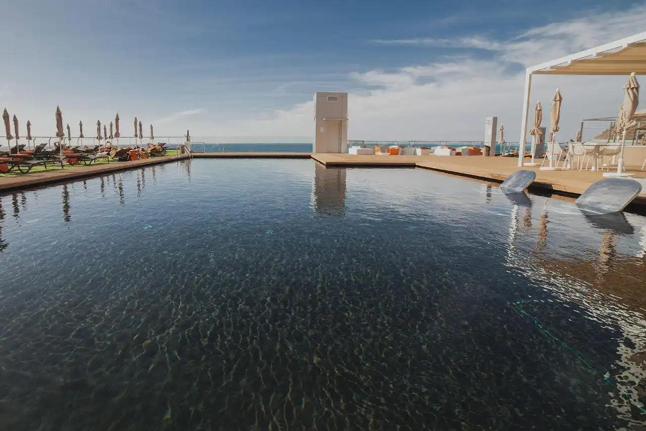 Schwimmbecken von Wohnungen zum Verkauf in Mogán mit Klimaanlage, Terrasse und Möbliert